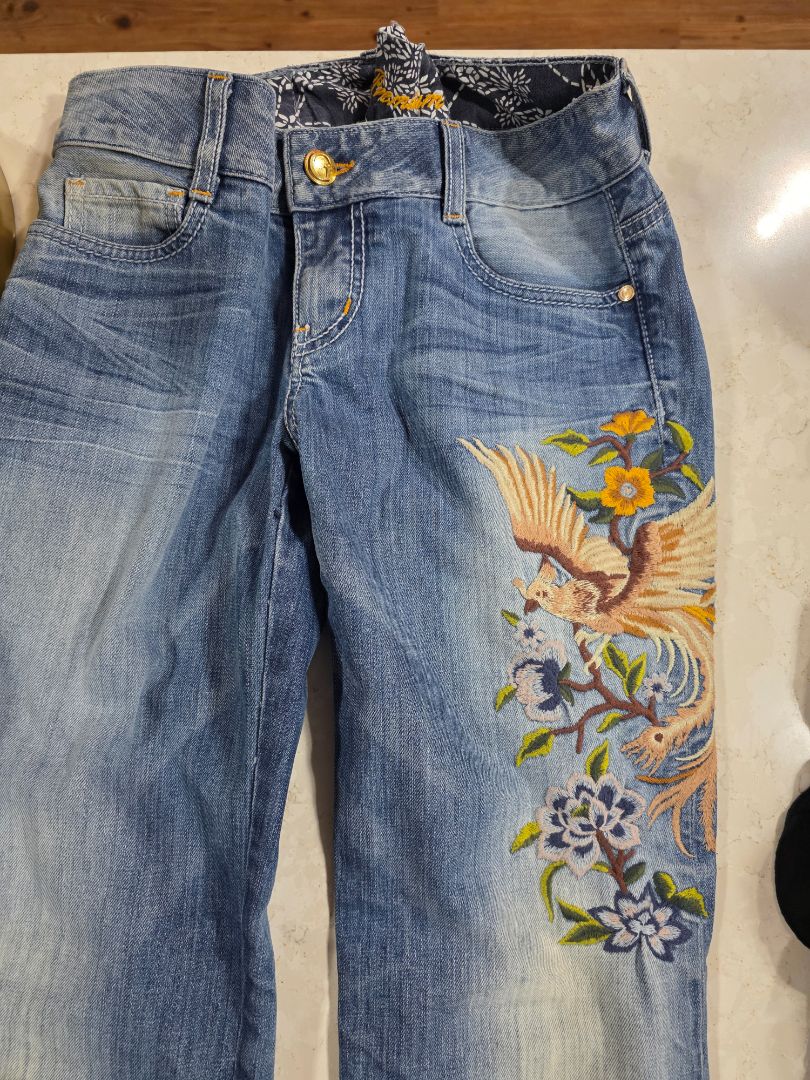 GUESS PREMIUM EMBROIDERED