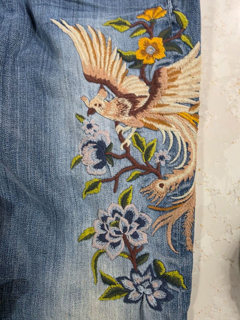 GUESS PREMIUM EMBROIDERED