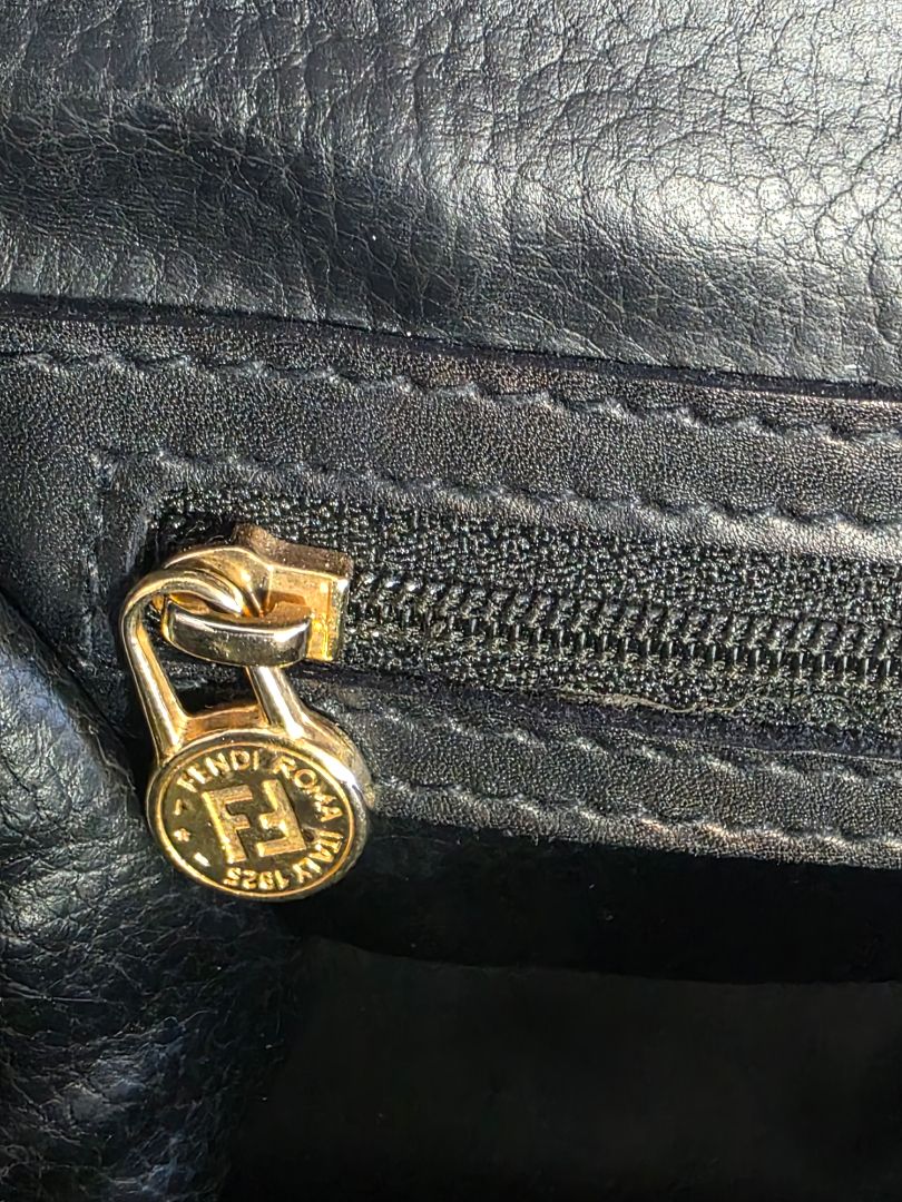 BLACK PEQUIN VINTAGE (90S) FENDI HAND BAG