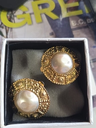 GOLDEN AND FAUX PEARL BIJOUX CHANEL EARRINGS