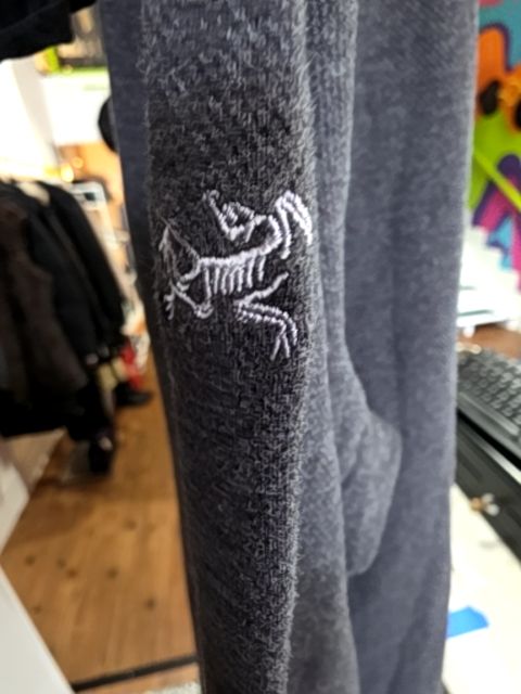 GREY ARCTERYX BUTON UP CREW NECK 'SIRRUS HENLEY'