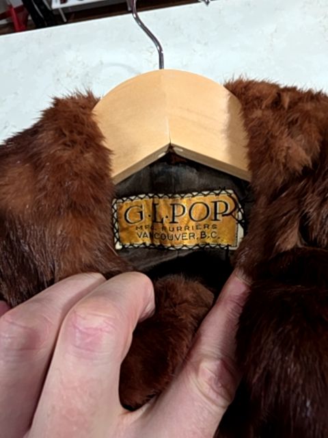 G.L. POP VINTAGE RED FOX FUR CAPE