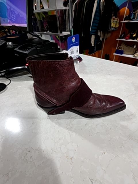 JOHN FLUEVOG ZIPPED ANKLE BOOTS