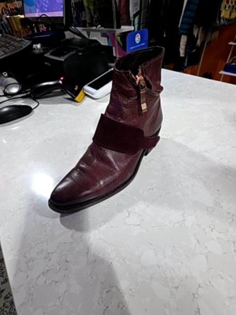 JOHN FLUEVOG ZIPPED ANKLE BOOTS