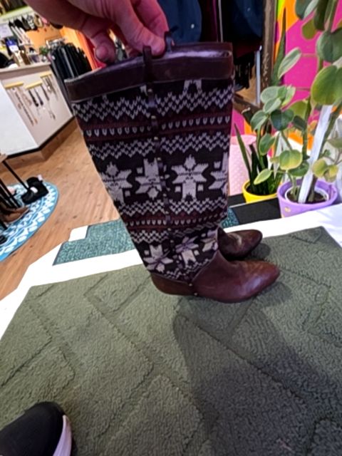 COLE HAAN BOOTS, 8