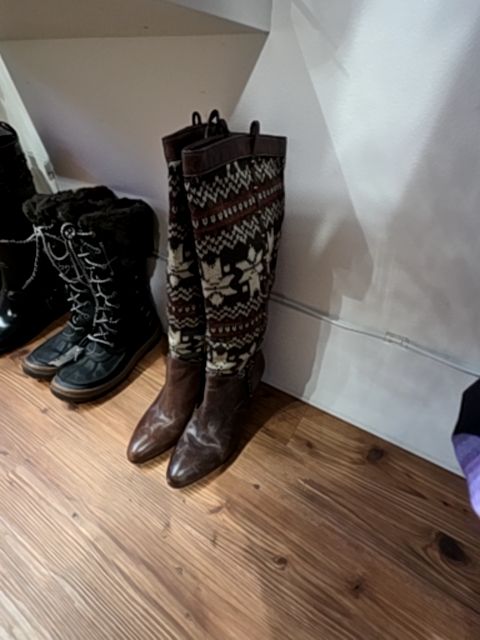COLE HAAN BOOTS, 8