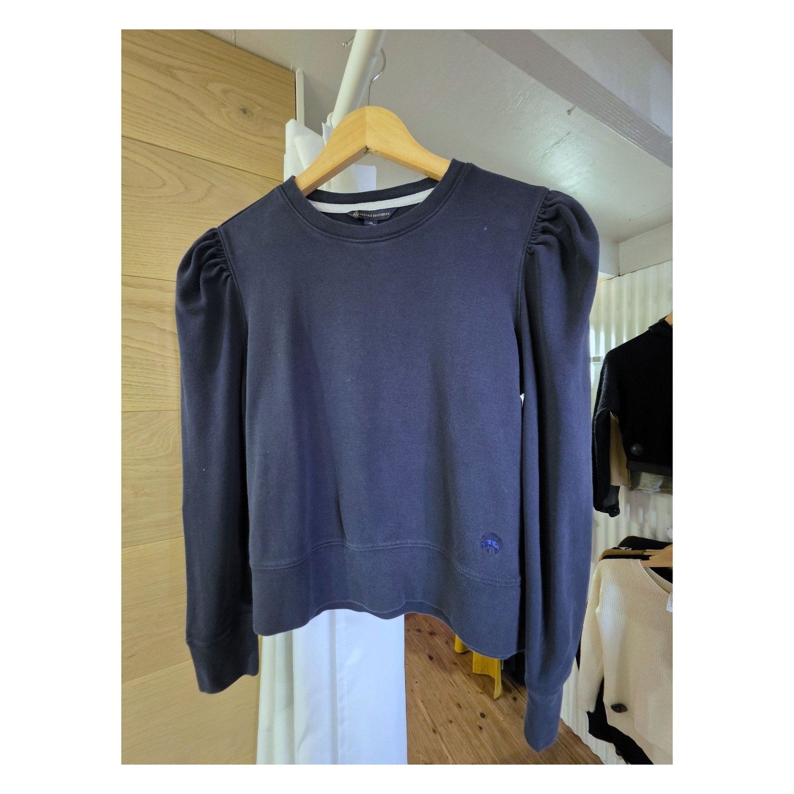 BROOKS BROTHERS PUFF SLEEVE SWEATSHIRT
