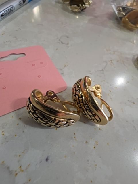 MONET EARRINGS GOLD CLIP ONS