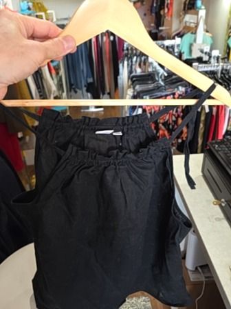 BLACK GAP TOP