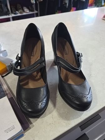 BLACK CLARKS MARY JANE PUMPS