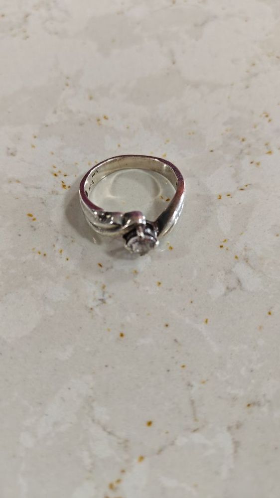 SILVER BTQ RING WITH STONE
