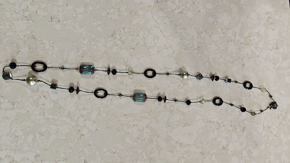 LONG BLACK BTQ NECKLACE WITH BEADS & GEMS