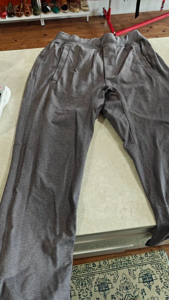 MEN'S GREY LULULEMON PANTS