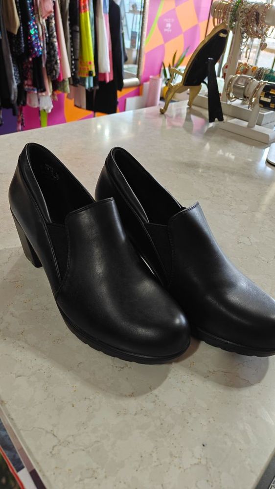 BLACK DREAM PAIRS LOAFER HEELS