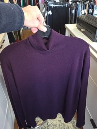 PLUM BANANA REPUBLIC MERINO WOOL  SWEATER