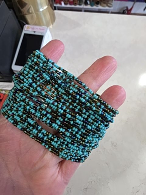 Bracelet multi strands turquoise beads