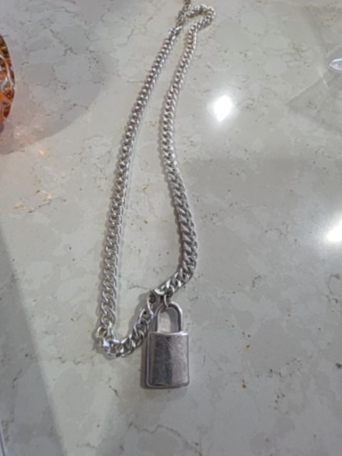 SILVER TONED NECKLACE WITH LOCK PENDANT