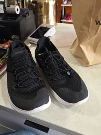 BLACK NIKE FREE RUN COMMUTER