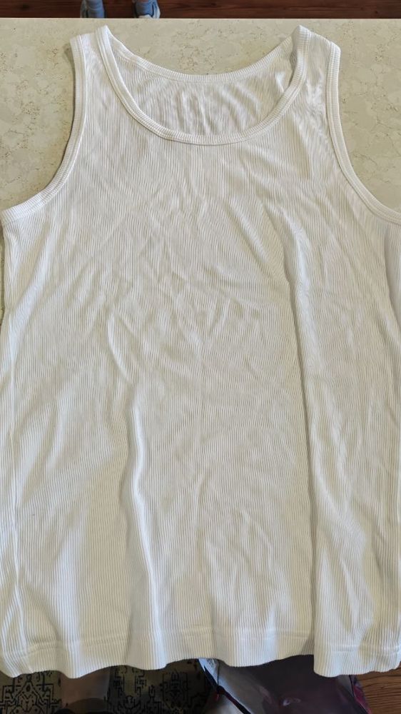 MEN'S WHITE UNIQLO TANK