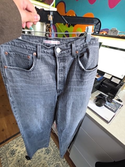 LEVIS STRAIGHT LEG , LIGHT GREY