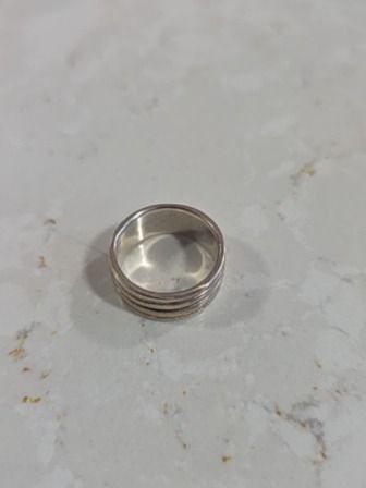 STERLING SILVER CHANNELLED RING
