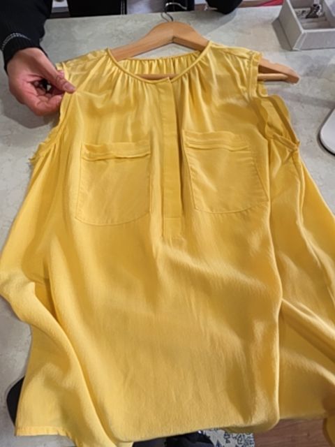 Yellow sleeveless TOP front pocket