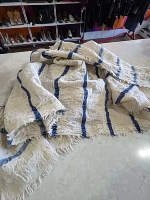 BTQ SCARF STRIPED CREAM AND BLUE