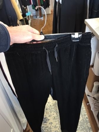 BLACK FANFAN JOGGERS