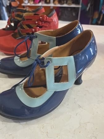 BLUE PATENT LEATHER JOHN FLUEVOG PUMPS