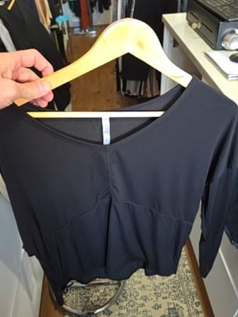 BLACK FABLETICS TOP