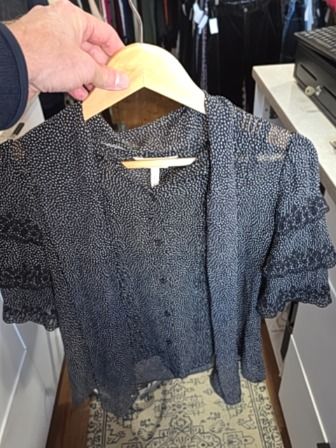 BLACK REBECCA TAYLOR BLOUSE WITH FRILLY SLEEVES