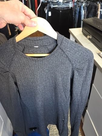 LULULEMON HEATHER GREY LONG SLEEVE PULL OVER