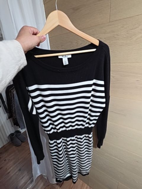 WHBM STRIPED LONG SLEEVE DRESS