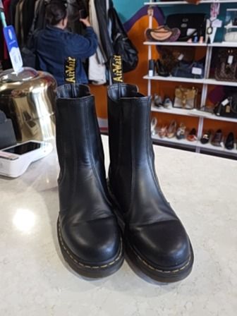 BLACK DOC MARTENS CHELSEA BOOTS
