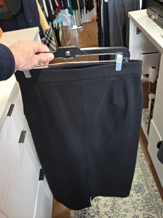BLACK UNIQLO SKIRT