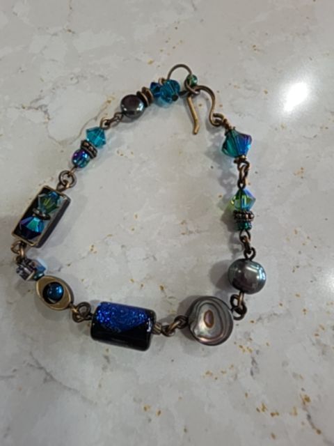 Bracelet beaded diamond shaped blue