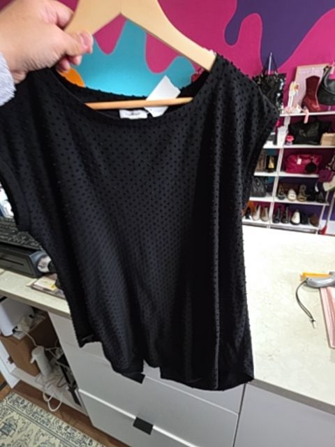 WILFRED SHORT SLEEVE BLACK TOP TEXTURED