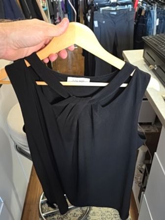 BLACK NINE WEST SLEEVELESS TOP