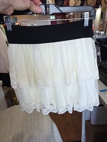 CREAM VINTAGE Y2K  FOREVER 21 LACE MINI SKIRT