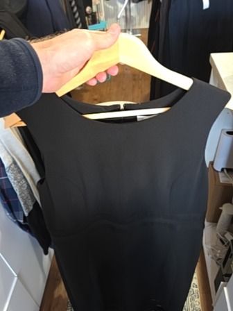 BLACK CALVIN KLEIN SLEEVELESS SHEATH DRESS