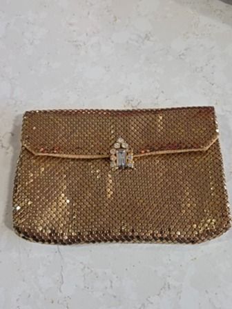 VINTAGE GOLDEN WHITING & DAVIS CO. CLUTCH (CA 1940)