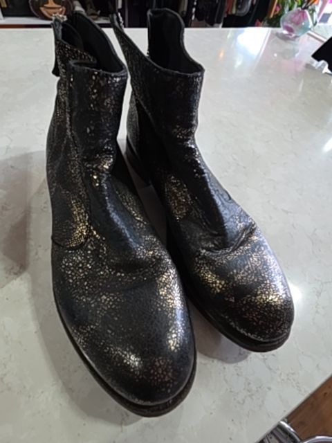 MOMA GOLD BLACK ANKLE BOOTS