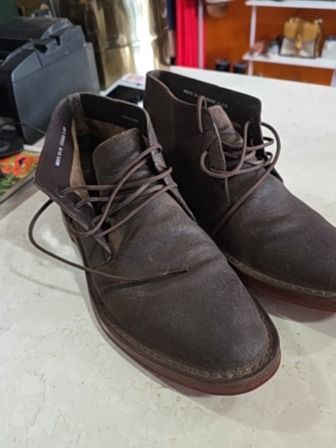 BROWN COLE HAAN DISTRESSED SUEDE CHUKKA BOOTS