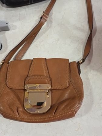 TAN MICHAEL KORS CROSSBODY BAG(AS IS)