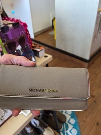 TAUPE MICHAEL KORS WALLET