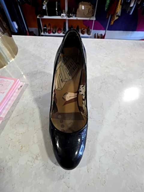 STUART WEITZMAN HEELS PATENT LEATHER