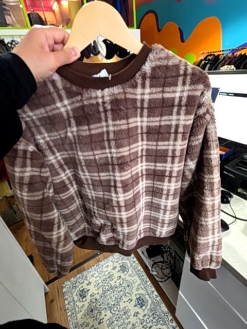 BTQ TARTAN PATTERN BROWN FUZZY SWEATSHIRT STYLE