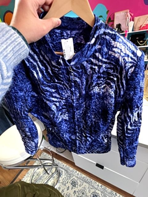 BTQ LONG SLEEVE ZIP UP BLUE AND KRINKLY JACKET