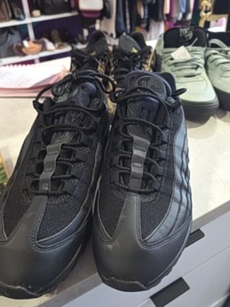 BLACK NIKE TRIPLE BLACK AIR MAX 95