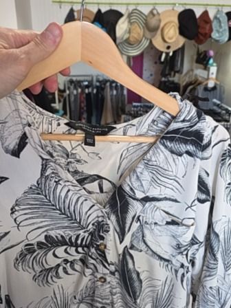 WHITE/NAVY DOROTHY PERKINS BLOUSE